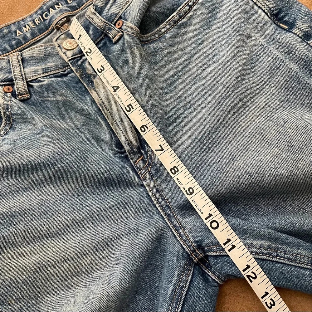 American Eagle Otfitters Strigid Ripped Distressed Mom Jean Size 4 - Picture 9 of 16